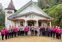 Polres Tapanuli Tengah Rayakan Natal Bersama Pengungsi Bencana di GOR Pandan