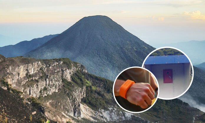 Pendaki Gunung Gede Kini Wajib Pakai Gelang Berchip, Bisa Kirim SOS Saat Darurat. Foto: unsplah/alvianhasby. Pendaki Gunung Gede Kini Wajib Pakai Gelang Berchip, Bisa Kirim SOS Saat Darurat. Foto: unsplah/alvianhasby.