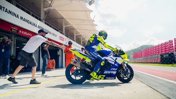 Valentino Rossi menjajal Pertamina Mandalika International Circuit di Lombok Tengah. Foto: Dok. MGPA. Valentino Rossi menjajal Pertamina Mandalika International Circuit di Lombok Tengah. Foto: Dok. MGPA.