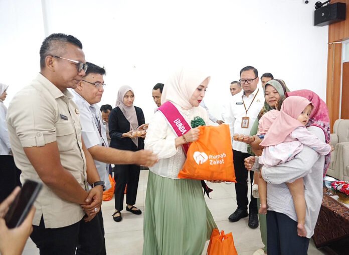 Wakil Wali Kota Bogor Jenal Mutaqin Bersama Yanti Rachim Hadiri Wisuda Baduta Stunting di Bogor Utara. Foto: Pemkot Bogor.
