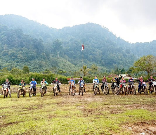 Solidaritas untuk Sumatera, Jenal Mutaqin dan Komunitas Trail Himpun Bantuan Kemanusiaan Barisan Komunitas Motor Trail Saat Menggelar Aksi Penggalangan Dana untuk Korban Bencana Sumatera. Foto: Pemkot Bogor.