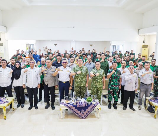 Presiden Prabowo Tegaskan Indonesia Resmi Swasembada Pangan 2025, Produksi Beras Tertinggi Sepanjang Sejarah Wakil Wali Kota Bogor dan jajaran Pemkot Bogor mengikuti panen raya nasional secara daring. Foto: Pemkot Bogor.