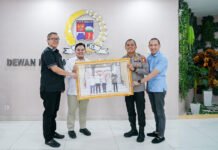 Pimpinan DPRD Kota Bogor Terima Kunjungan Pamit Kapolresta Eko Prasetyo Pimpinan DPRD Kota Bogor Menerima Silaturahmi Kapolresta Bogor Kota KBP Eko Prasetyo. Foto: Humpro DPRD.