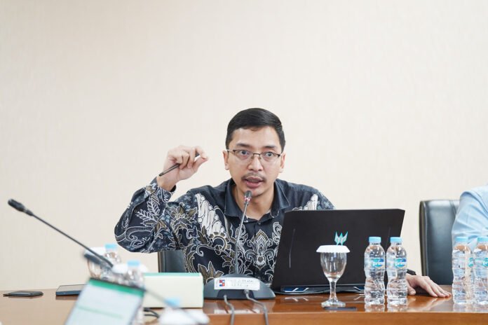 Ketua Komisi IV DPRD Kota Bogor Fajar Muhammad Nur Menyampaikan Pandangan dalam Rapat Kerja. Foto: Humpro DPRD.