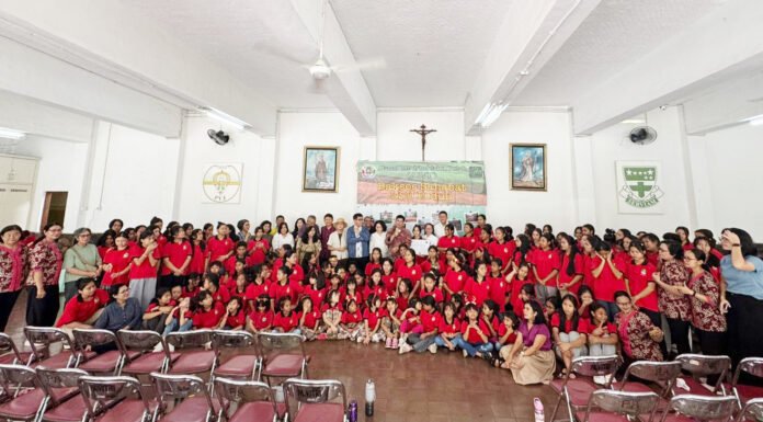 Kebersamaan AUJP dan Anak Panti Asuhan dalam Bakti Sosial Natal dan Tahun Baru. Foto: AUJP.