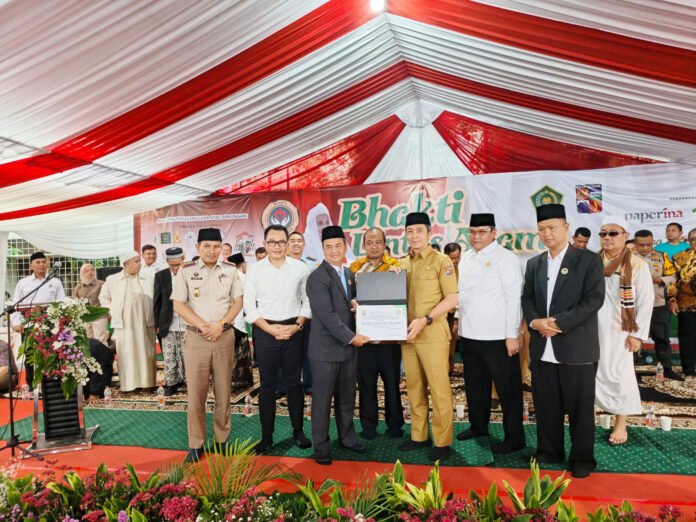 Momen foto bersama lintas agama di atas panggung MAN 1 Kota Bogor. Foto: Pemkot Bogor.
