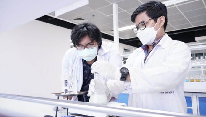 Riset laboratorium ITS untuk mendorong peningkatan publikasi bereputasi. Foto: ITS.