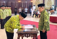 Jusuf Kalla: Masjid Harus Jadi Pusat Ibadah, Kepedulian Lingkungan, dan Kesejahteraan Umat Jusuf Kalla melantik Ketua DPW DMI Kalimantan Barat periode 2025–2030. Foto: DMI.
