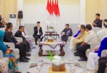 Dedie Rachim Serahkan Akta Badan Hukum ke Empat Koperasi di Bogor Dedie Rachim Saat Menerima Perwakilan Koperasi di Balai Kota Bogor. Foto: Pemkot Bogor.