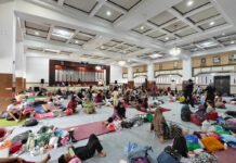 Usai Banjir dan Longsor, BNPB Bidik Normalisasi Kali Juwana Aktivitas Pengungsi Banjir di Aula DPRD Kabupaten Kudus. Foto: BNPB.