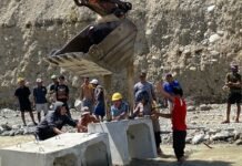 Jembatan Darurat hingga Layanan Kesehatan, Pemulihan Donggala Dikebut Pembangunan Jembatan Darurat di Wilayah Terdampak Banjir Donggala. Foto: TNI.