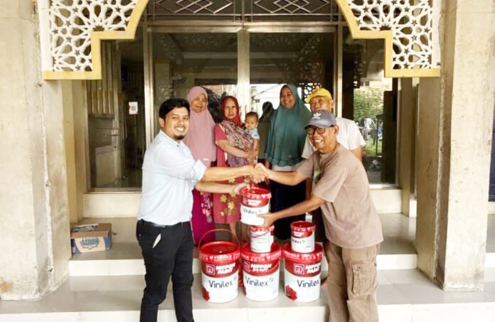 BRI BO Bekasi Siliwangi Serahkan Bantuan untuk Musala Al Mutaqin di Jatiasih. Foto: BRI.