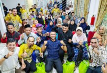 Pemkot Bogor Antar Sembako ke Lansia Mulyaharja, Program Kecil dengan Dampak Sosial Penyerahan bantuan sembako kepada lansia di Kelurahan Mulyaharja, Bogor Selatan. Foto: Pemkot Bogor.