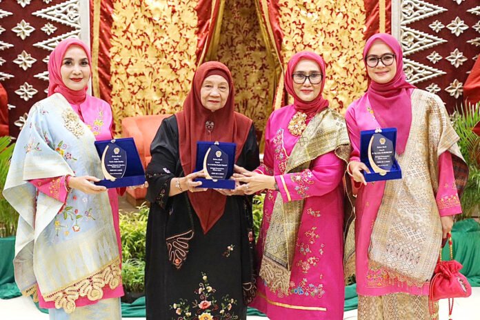 Ketua TP PKK Kota Bogor Yantie Rachim menghadiri peringatan HUT ke-3 PKBM Jawa Barat. Foto: Pemkot Bogor.