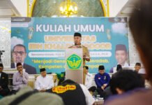 Sekda Bogor Hadiri Kuliah Umum UAS di UIKA, Soroti Peran Adab di Era Digital Sekda Kota Bogor Denny Mulyadi menghadiri kuliah umum bersama Ustadz Abdul Somad di UIKA Bogor. Foto: Pemkot Bogor.