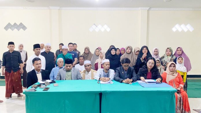 Warga Katulampa Bersama Kuasa Hukum Saat Menyampaikan Rencana Somasi. Foto: Dok. Harnas.