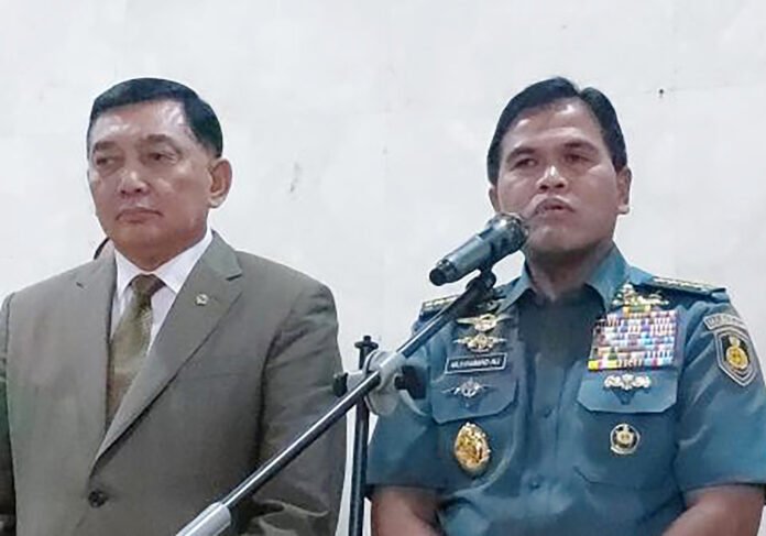 KSAL Laksamana Muhammad Ali menyampaikan keterangan terkait longsor Cisarua yang menimpa prajurit Marinir TNI AL. Foto: Felldy Utama.