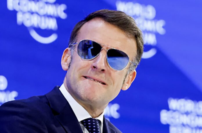 Emmanuel Macron Tampil Ala “Top Gun” di Forum Ekonomi Dunia. Foto: X/@MarioBojic. Emmanuel Macron Tampil Ala “Top Gun” di Forum Ekonomi Dunia. Foto: X/@MarioBojic.
