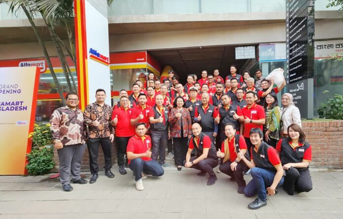Peresmian Gerai Perdana Alfamart di Dhaka bersama Duta Besar RI untuk Bangladesh (27/01/26). Foto: KBRI Dhaka.