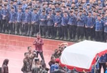 Diguyur Hujan, Ribuan Honorer Aceh Tetap Bertahan Tunggu SK PPPK Paruh Waktu Ribuan tenaga honorer Pemerintah Aceh menunggu penyerahan SK PPPK paruh waktu di Stadion Harapan Bangsa, Banda Aceh, Selasa (10/2/2026). Foto: Tangkapan Layar tt/amy.ad7