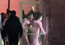 Viral! Sempat Coba Dekati Wasit, Luis Suarez Tahan Messi yang Emosi Usai Inter Miami Takluk 0-3 dari LAFC Lionel Messi ditenangkan Luis Suárez usai laga Inter Miami vs LAFC di MLS. Foto: Tangkapan Layar X/Giovanni Guererro