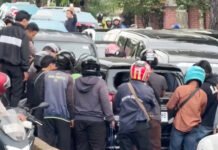 Mobil Lawan Arah di Pasar Baru Timur, Tabrak Kendaraan hingga Picu Kericuhan Tangkapan layar video insiden mobil lawan arus di Pasar Baru Timur. Foto: IG @amq_mnl