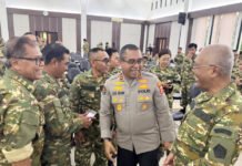 Kadiv Humas Polri Temui Pimpinan Media di Bogor, Bahas Peran Pers dan Kebebasan yang Bertanggung Jawab Kadiv Humas Polri Irjen Pol Johnny Edison Isir berdiskusi dengan pimpinan media dalam Retret Kebangsaan di Bogor. Foto: PWI.