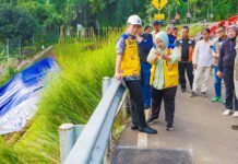 Jalan Saleh Danasasmita Masih Tertutup, Pemkot Bogor Fokus Buka Akses Alternatif Wali Kota Bogor Dedie A. Rachim meninjau kondisi Jalan Saleh Danasasmita yang mengalami retakan akibat pergerakan tanah. Foto: Pemkot Bogor.