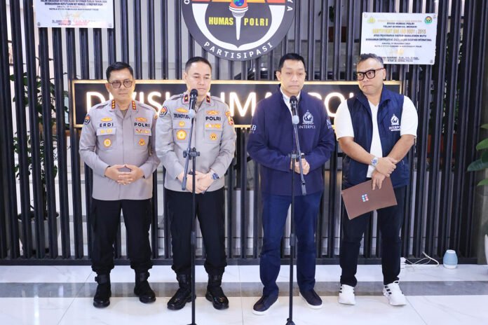 WhatsApp Image 2026-02-02 at 11.00.42Keterangan pers Divhumas Polri terkait penerbitan Interpol Red Notice terhadap Muhammad Riza Chalid. Foto: Polri. WhatsApp Image 2026-02-02 at 11.00.42Keterangan pers Divhumas Polri terkait penerbitan Interpol Red Notice terhadap Muhammad Riza Chalid. Foto: Polri.