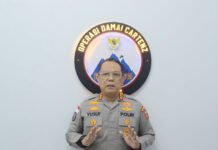 Insiden Maut Guncang Lingkungan SMP YPK Dekai, Satgas Damai Cartenz–Polres Yahukimo Lakukan Penyelidikan Aparat menyampaikan keterangan pers terkait perkembangan penanganan kasus di Yahukimo. Foto: Polri.