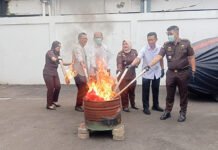 Bogor Hancurkan Ribuan Narkoba dan Senjata, Kejari Tegaskan Efek Jera pemusnahan narkotika dan senjata oleh Kejari Kota Bogor. Foto: Dok. Kejari Bogor.