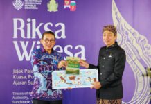 Riksa Wisesa Tandai Babak Awal Museum Pajajaran di Bogor Menteri Kebudayaan Fadli Zon bersama Wali Kota Bogor Dedie A. Rachim membuka pameran Riksa Wisesa di Bumi Ageung Batutulis. Foto: Pemkot Bogor.
