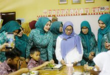 MBG Dipantau Langsung, Menu Anak Jadi Catatan Penting di Sekolah Ketua TP PKK Kota Bogor Yantie Rachim meninjau pelaksanaan Makan Bergizi Gratis di SDN Pondok Rumput. Foto: Pemkot Bogor.