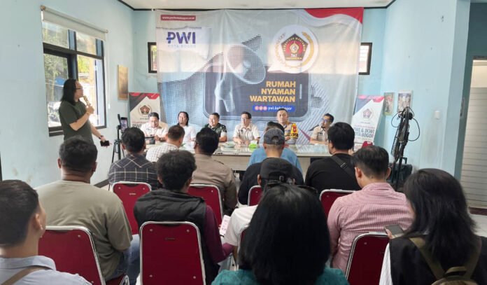 Kapolresta Bogor Kota dan Dandim 0606 bersilaturahmi dengan pengurus PWI Kota Bogor. Foto: PWI