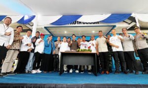 Foto bersama jajaran Pemkot Bogor dan PWI Kota Bogor usai pemotongan tumpeng HPN 2026 dan HUT ke-80 PWI. Foto: PWI Kota Bogor.