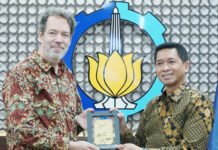 ITS Disambangi Dubes Swedia, Kampus Teknik Ini Makin Serius Main di Panggung Global Rektor ITS menerima kunjungan Dubes Swedia di Gedung Rektorat. Foto: Humas ITS