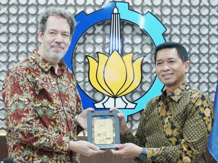 Rektor ITS menerima kunjungan Dubes Swedia di Gedung Rektorat. Foto: Humas ITS