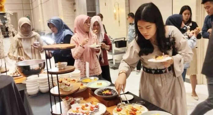 Suasana buffet Iftar Delight di HARRIS Cibinong City Mall Bogor. Foto: Haris Hotel.