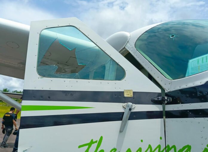 Badan Pesawat dengan Bekas Lubang Peluru di Bandara Korowai Batu, Boven Digoel. Foto: Satgas Cartenz Badan Pesawat dengan Bekas Lubang Peluru di Bandara Korowai Batu, Boven Digoel. Foto: Satgas Cartenz