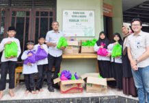 BRI KC Mabes TNI Cilangkap Tebar Jumat Berkah, 38 Paket Sembako untuk Yatim dan Duafa Penyaluran Paket Sembako Program Jumat Berkah BRI KC Mabes TNI Cilangkap. Foto: BRI.