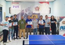 PWI Kota Bogor Umumkan Pemenang Turnamen Perdana Tenis Meja HPN 2026, Radar Bogor Sabet Juara Para pemenang turnamen tenis meja PWI Kota Bogor usai penyerahan hadiah. Foto: dok. PWI Kota Bogor