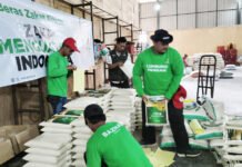 BAZNAS Siapkan Beras Premium untuk Zakat Fitrah 2026, Petani Binaan Jadi Garda Depan Aktivitas pengemasan beras di Lumbung Pangan binaan BAZNAS untuk kebutuhan zakat fitrah. Foto: Baznas
