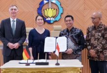 ITS Gandeng Kampus Jerman, Magister Gelar Ganda Transportasi Laut Resmi Jalan Penandatanganan MoA program magister gelar ganda ITS dan Hochschule Wismar di Gedung Rektorat ITS. Foto: Humas ITS