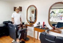 Dari Office Boy ke Istana, Jumadi Langganan Cukur Jokowi Kini Bangun Barbershop di Bogor Jumadi, pemilik private barbershop di pusat Kota Bogor. Foto: Harnas.id