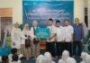 Milad ke-5 IIK BSI, Ramadan Jadi Momentum Berbagi untuk Yatim di Bogor Penyaluran santunan dan paket sembako kepada anak-anak yatim di LKSA Darushsholihin, Bogor. Foto: BSI