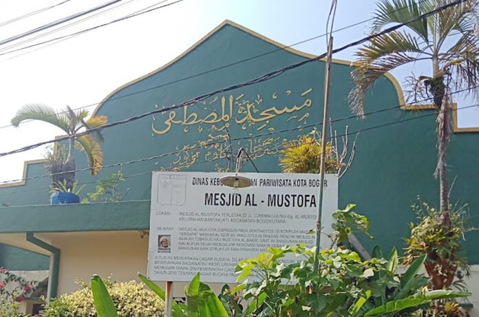 Masjid Al-Mustofa di Bantarjati, Bogor Utara, yang berdiri sejak 1728 dan menjadi salah satu masjid tertua di Kota Bogor. Foto: dok. Allysa Rahmanissa Masjid Al-Mustofa di Bantarjati, Bogor Utara, yang berdiri sejak 1728 dan menjadi salah satu masjid tertua di Kota Bogor. Foto: dok. Allysa Rahmanissa