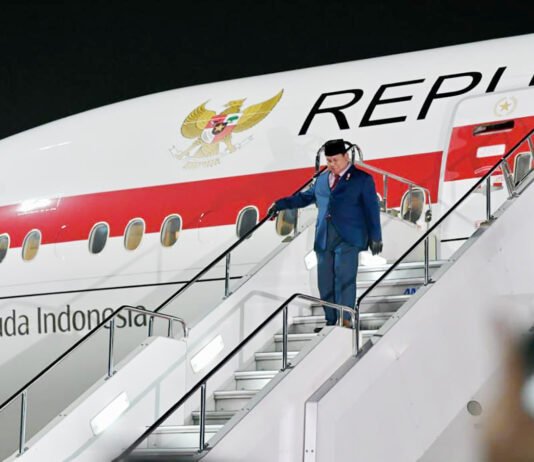 Prabowo ke Jepang, Ekonom Ingatkan Jangan Cuma Kunjungan Seremonial Kedatangan Prabowo Subianto di Tokyo dalam rangka kunjungan kerja memperkuat kerja sama ekonomi Indonesia–Jepang. Foto: Kementrian Sekretariat Negara