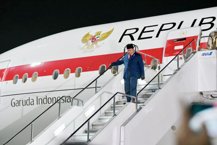 Kedatangan Prabowo Subianto di Tokyo dalam rangka kunjungan kerja memperkuat kerja sama ekonomi Indonesia–Jepang. Foto: Kementrian Sekretariat Negara Kedatangan Prabowo Subianto di Tokyo dalam rangka kunjungan kerja memperkuat kerja sama ekonomi Indonesia–Jepang. Foto: Kementrian Sekretariat Negara