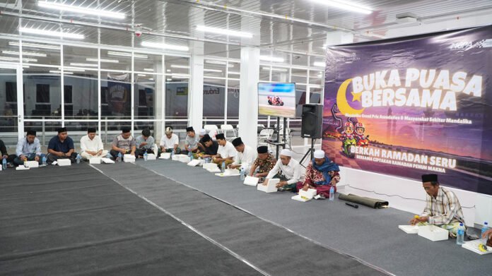 Suasana buka puasa bersama MGPA dan warga di Dining Hall Sirkuit Mandalika. Foto: MGPA Suasana buka puasa bersama MGPA dan warga di Dining Hall Sirkuit Mandalika. Foto: MGPA