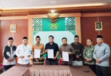 Wakaf Masuk Greenhouse, Pesantren di Kulon Progo Garap Melon Premium Penandatanganan kerja sama pengembangan klaster wakaf greenhouse melon premium di Kulon Progo. Foto: Dok. BWI